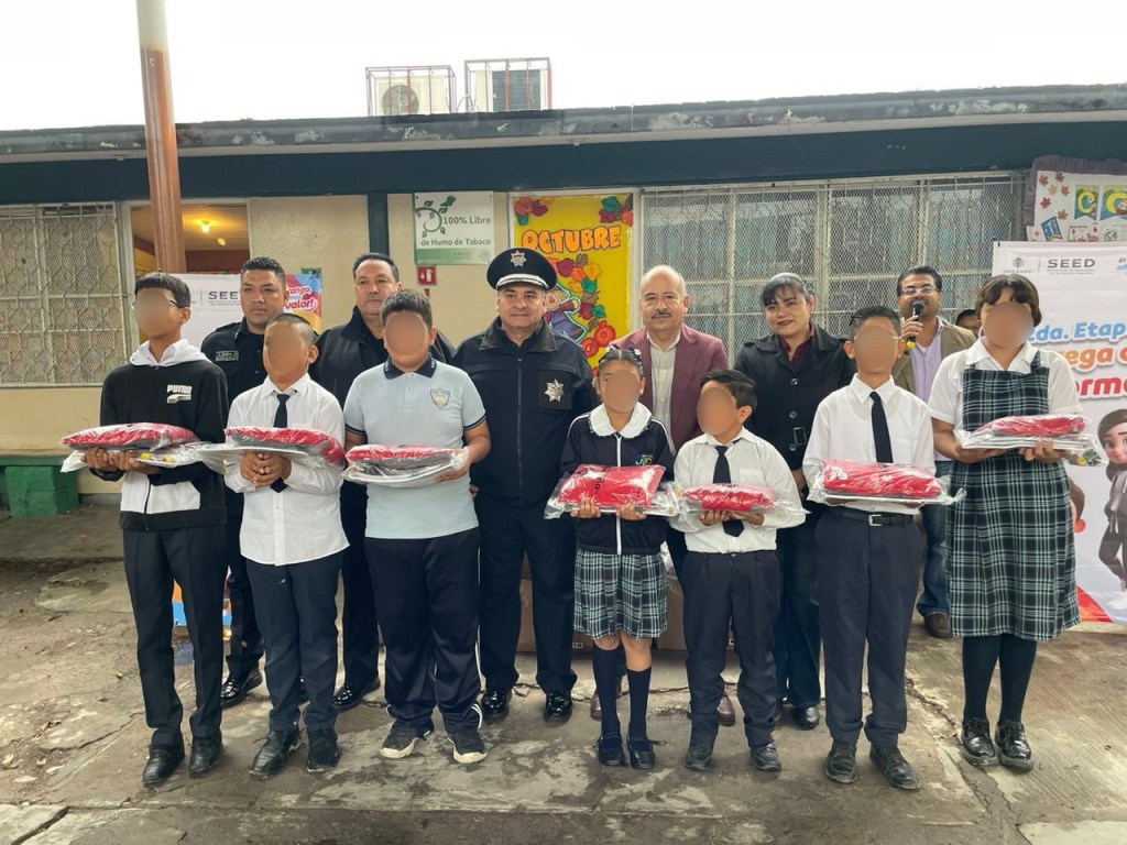 Con entrega de uniformes en La Laguna se apoya la economía de las familias: SSP&nbsp;Durango.