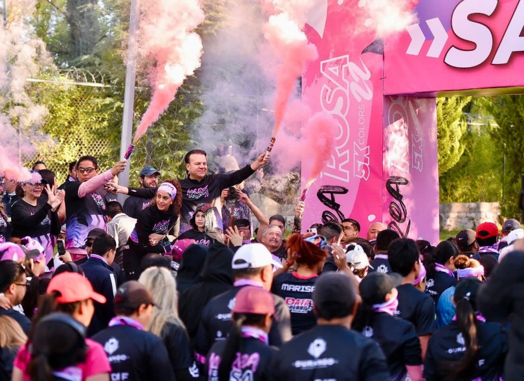 Ya está cerca la Marea Rosa 5k; invitan Marisol y Esteban a vivirla en&nbsp;familia.