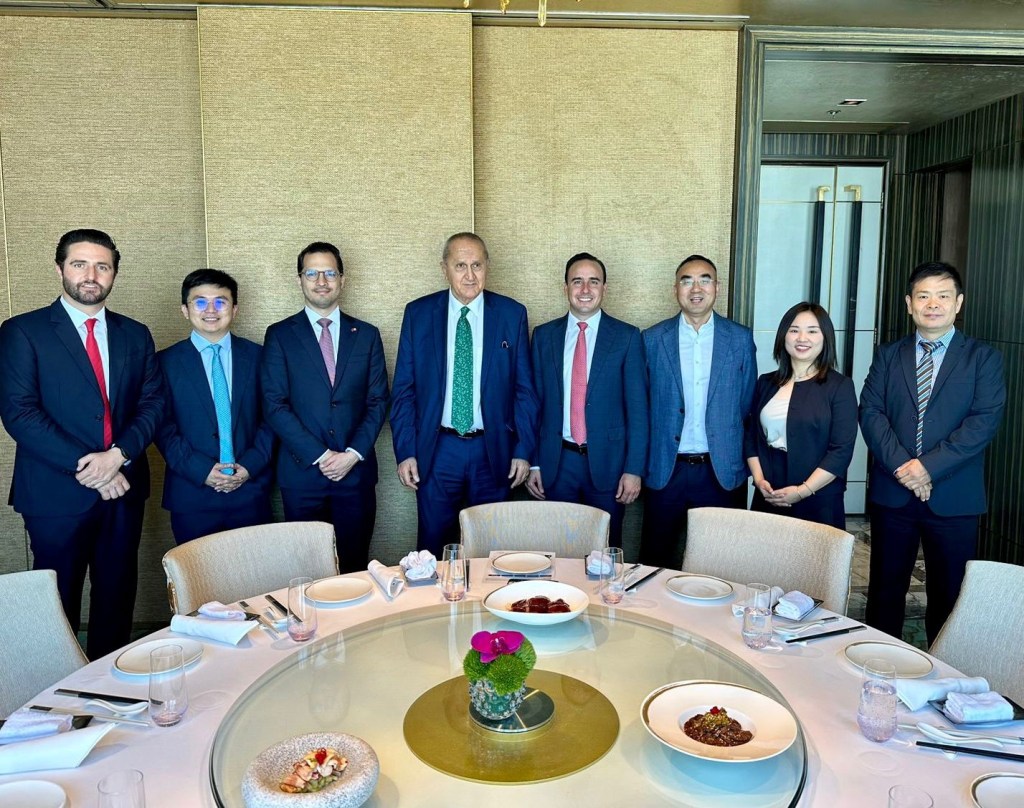 Se reúne Manolo con proveeduría de la industria automotriz en&nbsp;China.