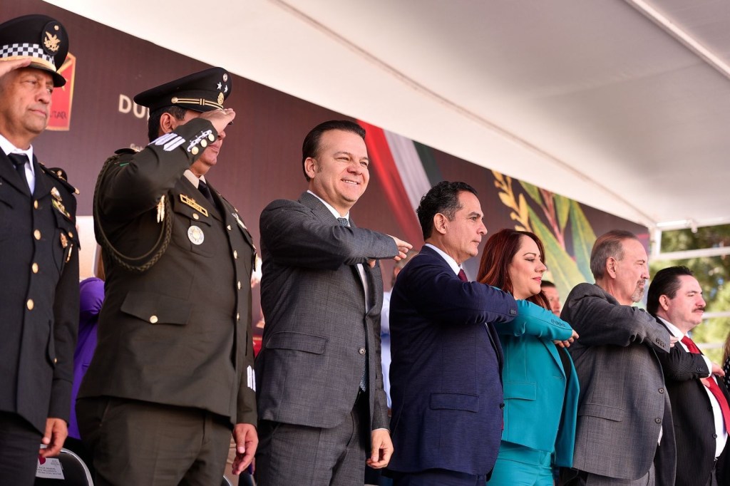 Junto a cientos de familias conmemora Esteban 113 Aniversario de la Revolución Mexicana; disfrutaron de tradicional desfile cívico-deportivo.