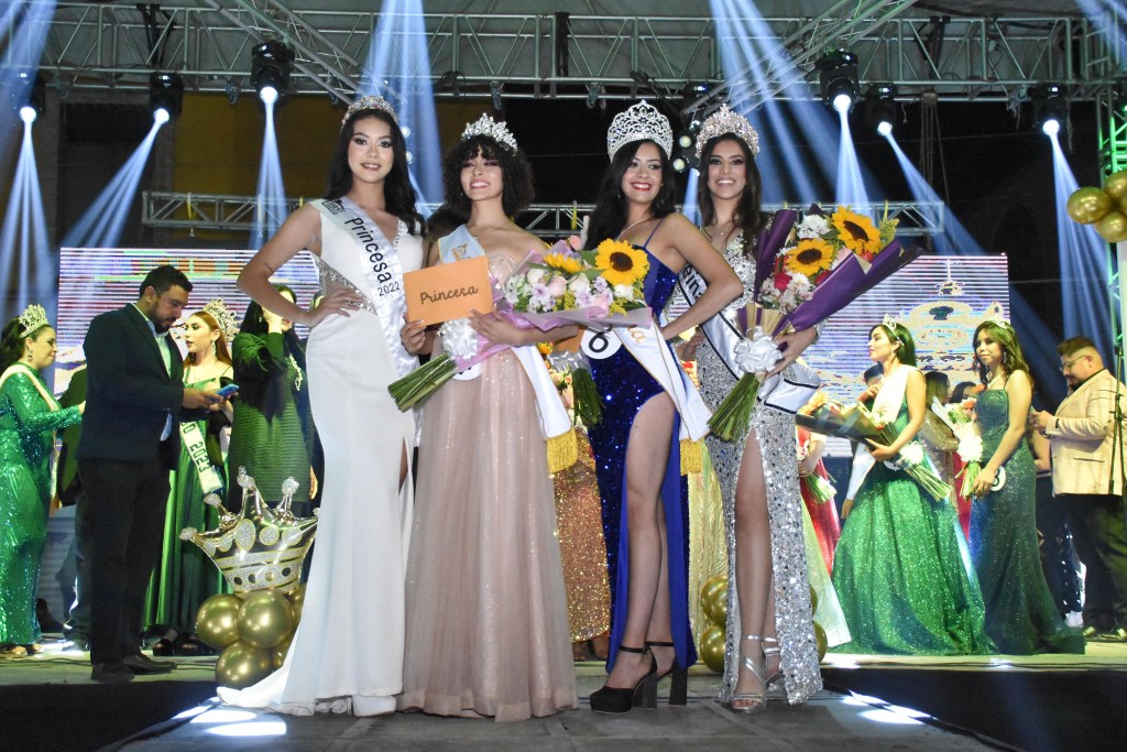 VICTORIA ORTIZ ES CORONADA COMO LA NUEVA REINA DE&nbsp;LERDO.