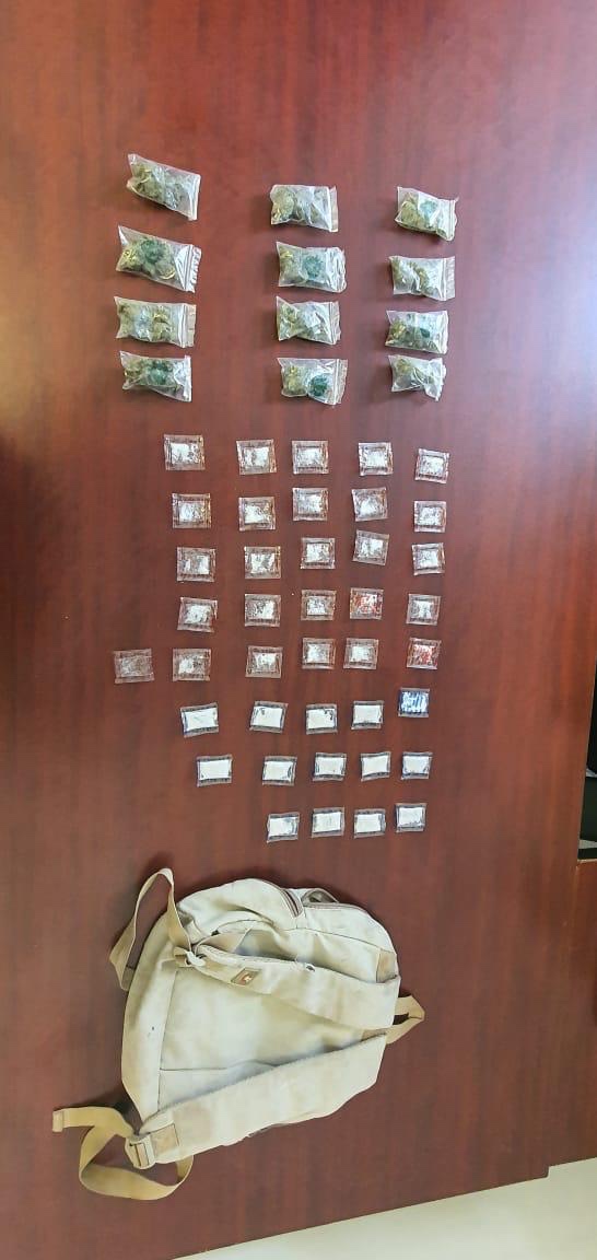 Estatales aseguran mochila con diferentes tipos de droga en&nbsp;Lerdo.