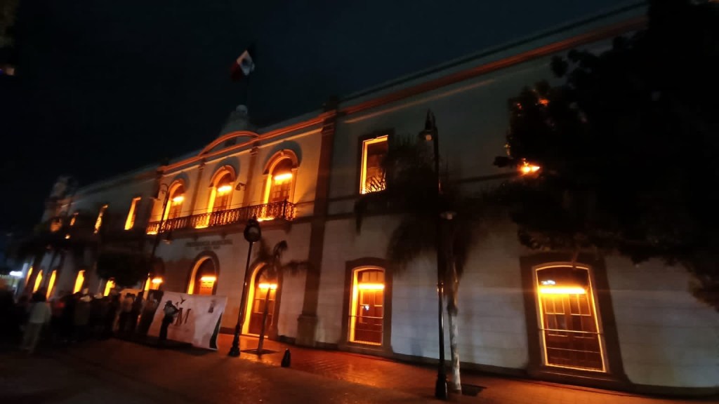 PRESIDENCIA DE LERDO SE ILUMINA DE NARANJA POR LA NO VIOLENCIA DE&nbsp;GÉNERO.