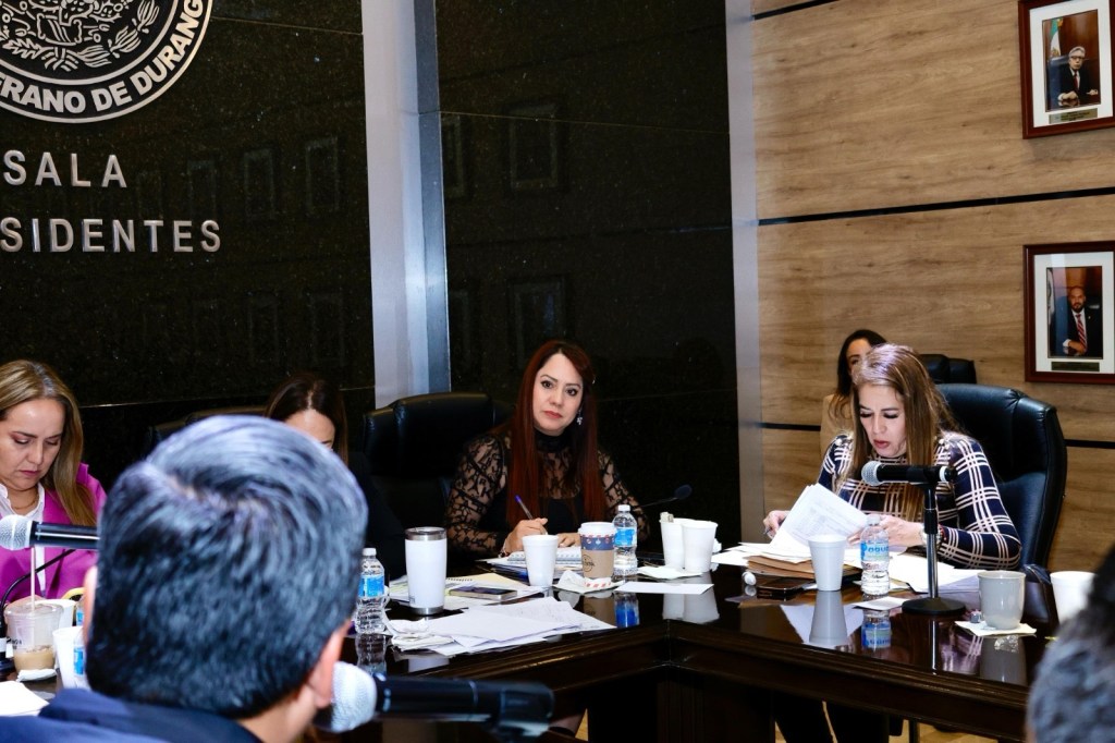 SANDRA AMAYA PRESIDENTA DE LA JUCOPO REVISA PROYECTOS DE LOS MUNICIPIOS DEL ESTADO DE&nbsp;DURANGO.