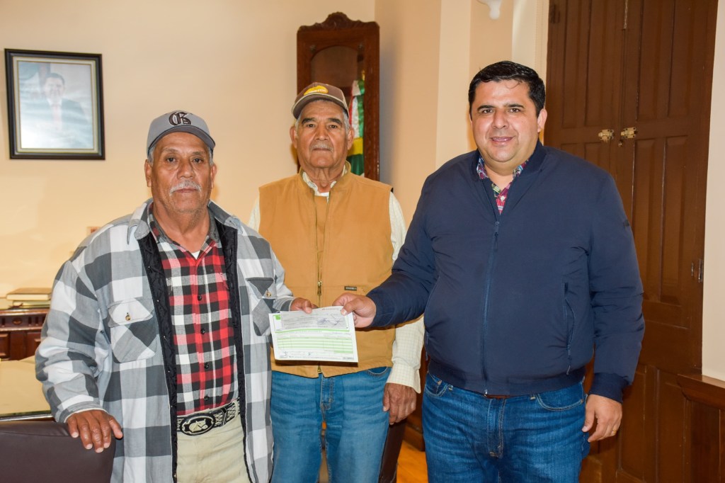 ANUNCIA HOMERO MARTÍNEZ CONSTRUCCIÓN DE PLAZA EN EJIDO&nbsp;DOLORES.