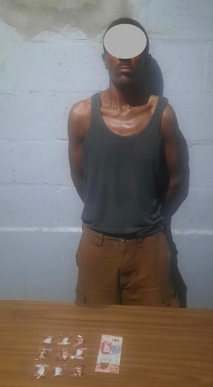 Trató de huir&nbsp;narcomenudista&nbsp;con cristal pero fue detenido por Estatales en Gómez&nbsp;Palacio