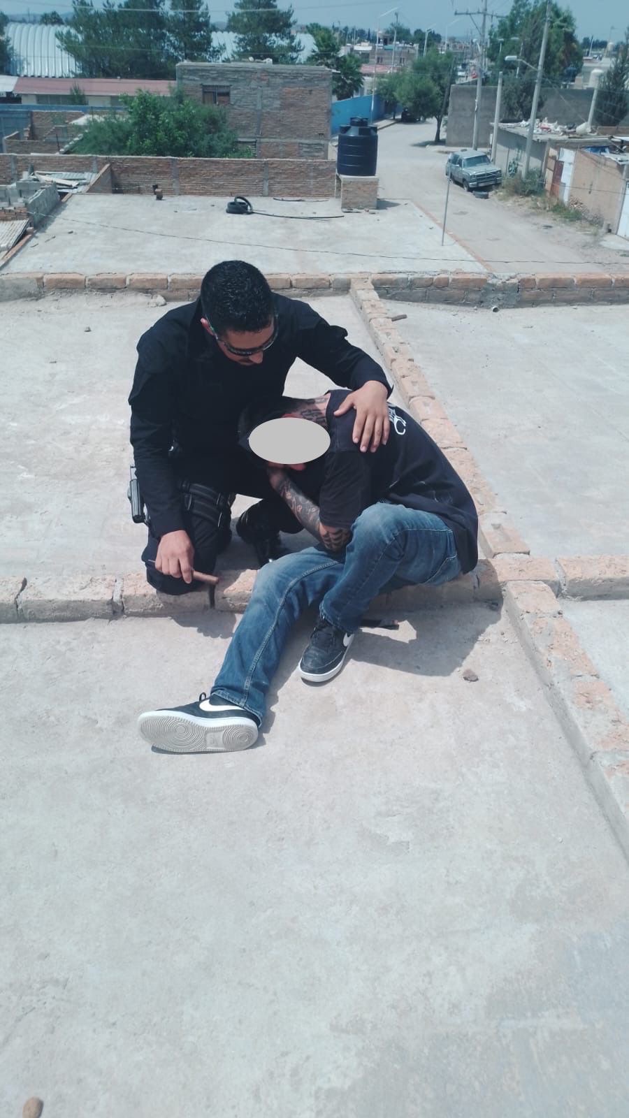 Agentes estatales evitar que joven de 26 años pudiera autolesionarse al sufrir una crisis de&nbsp;abstinencia.