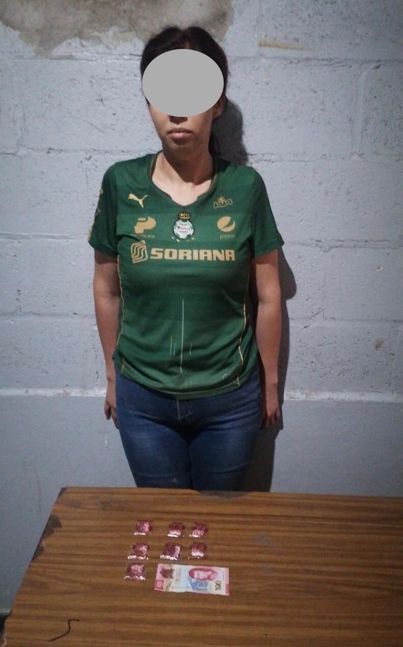 Estatales detienen a tres presuntos narcomenudistas con cristal, una era mujer en Gómez&nbsp;Palacio.