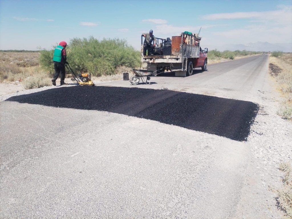 Atiende Obras Públicas de Gómez Palacio, reportes ciudadanos de&nbsp;bacheo.