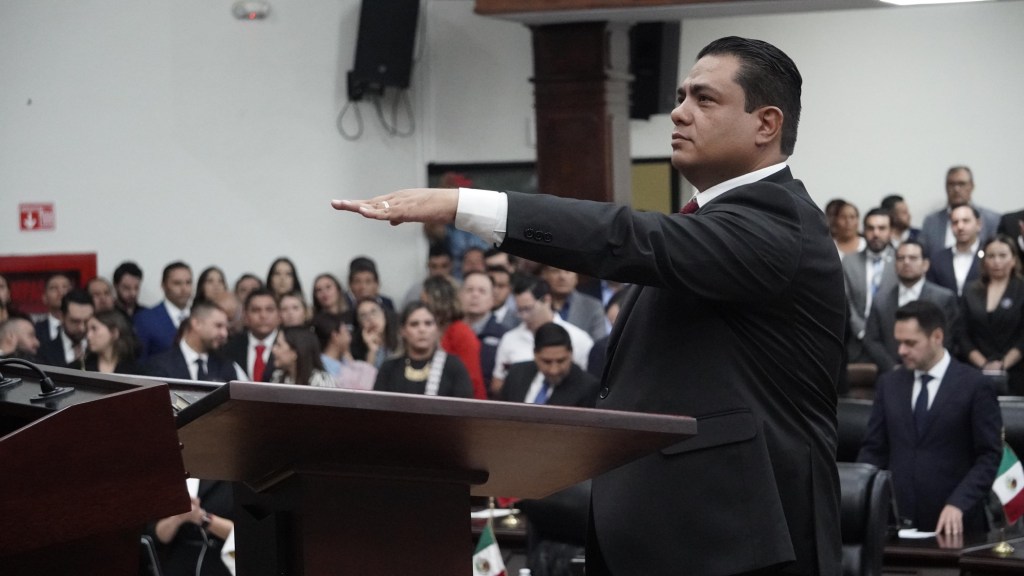 Alejandro Mata Valadez, tomó protesta como diputado local de la LXX Legislatura del H. Congreso del Estado de&nbsp;Durango.